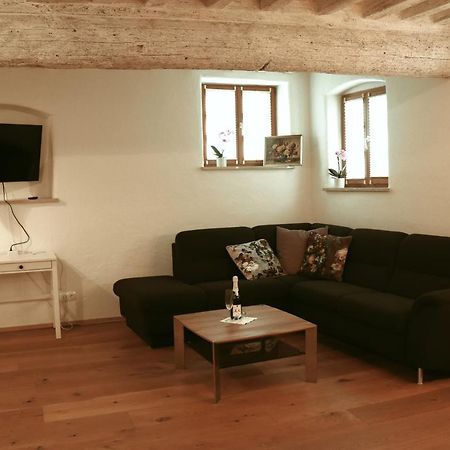 Stilvolle Wohnung Auf 50 M² Mit Parkplatz Und Wifi Kraiburg am Inn Luaran gambar