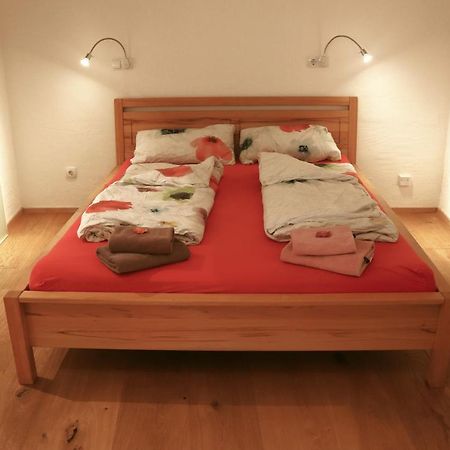 Stilvolle Wohnung Auf 50 M² Mit Parkplatz Und Wifi Kraiburg am Inn Luaran gambar