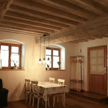 Stilvolle Wohnung Auf 50 M² Mit Parkplatz Und Wifi Kraiburg am Inn Luaran gambar