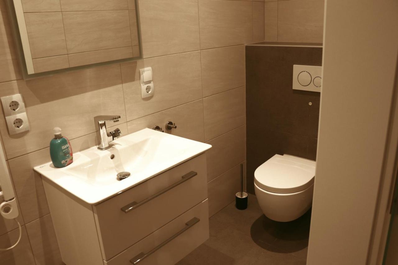 Stilvolle Wohnung Auf 50 M² Mit Parkplatz Und Wifi Kraiburg am Inn Luaran gambar