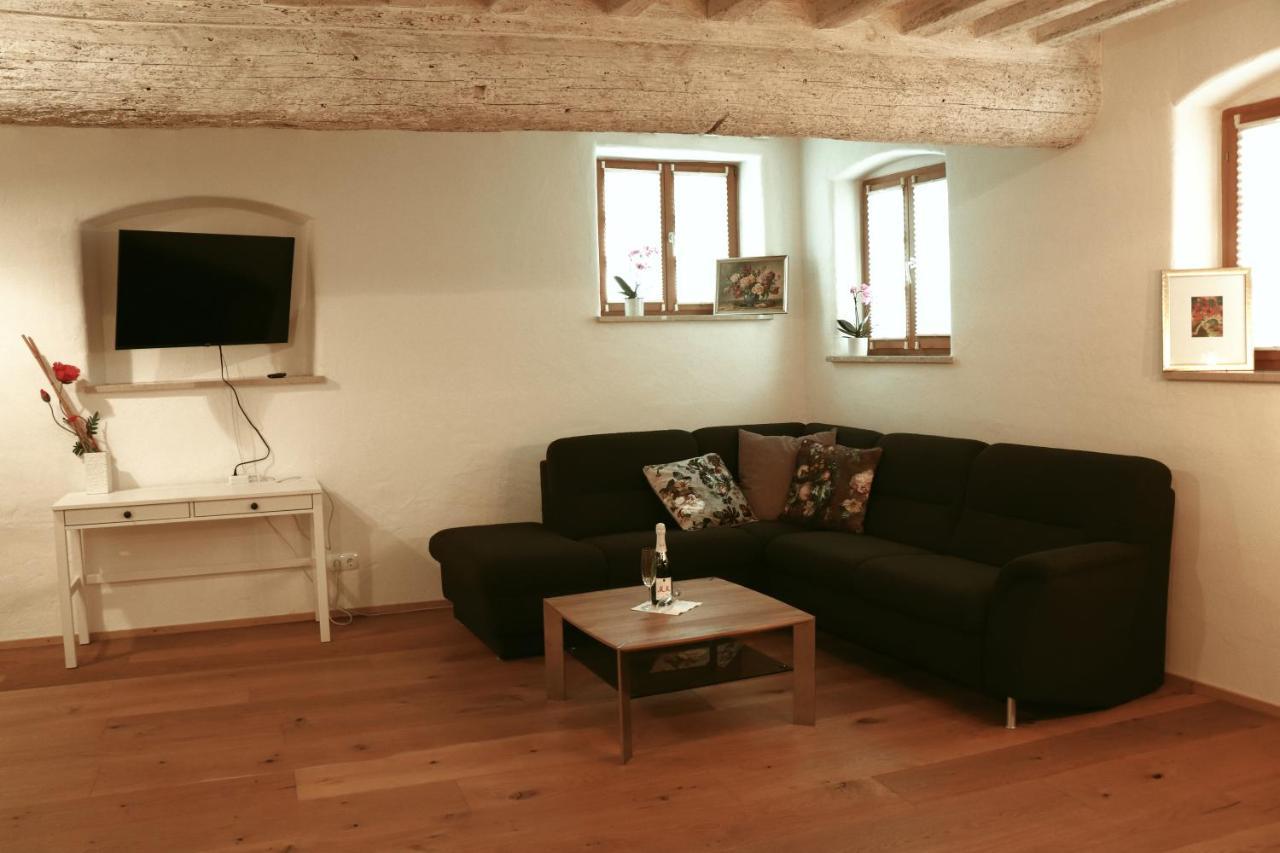 Stilvolle Wohnung Auf 50 M² Mit Parkplatz Und Wifi Kraiburg am Inn Luaran gambar